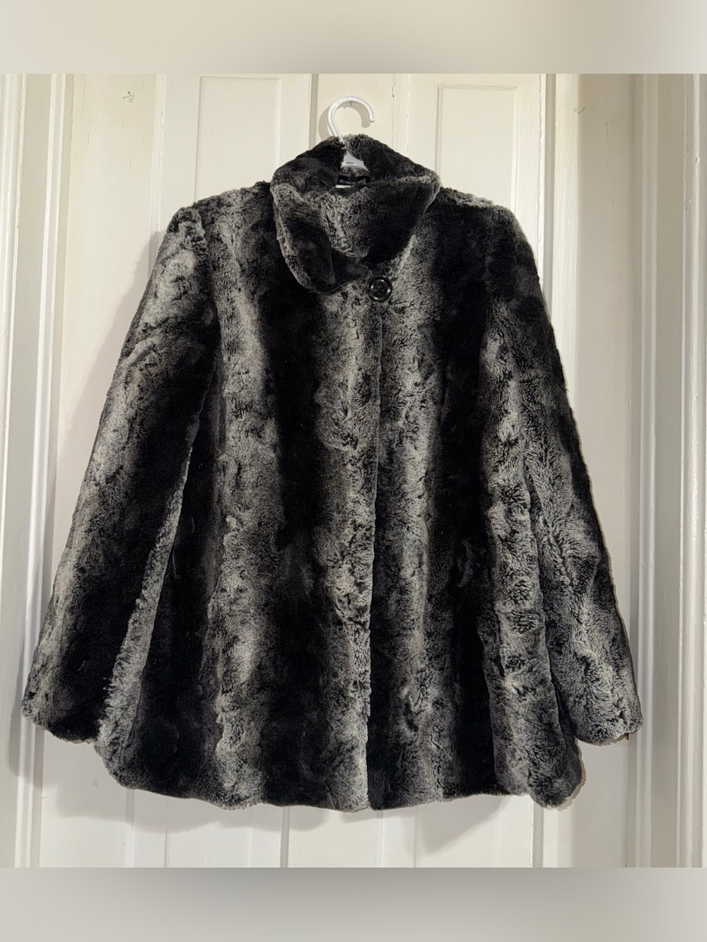 Women's size medium coat Gallery Black Faux Fur Coat